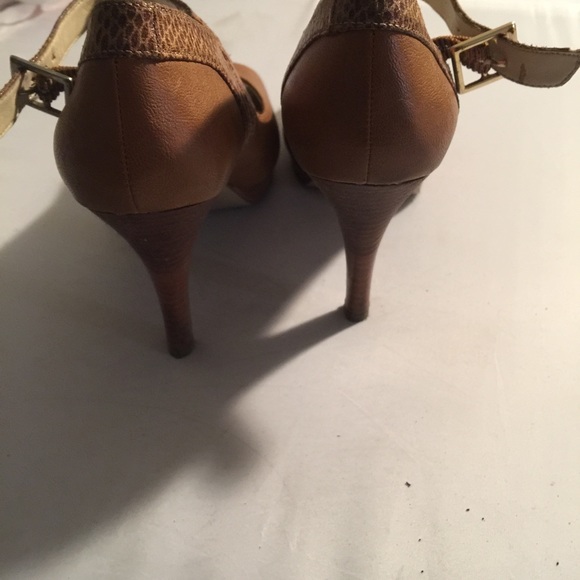 Shoes - Picture 2 of 3