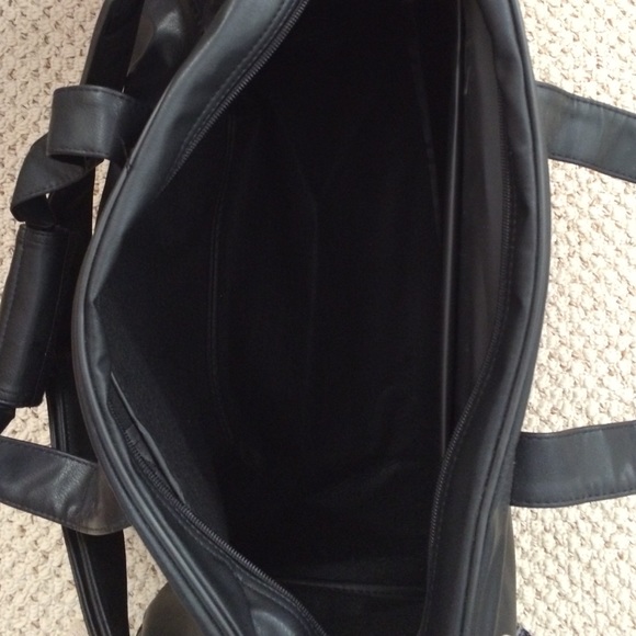 Black leather look duffle bag - Picture 2 of 2