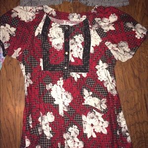 Koi houndstooth & red floral scrub top sz Medium