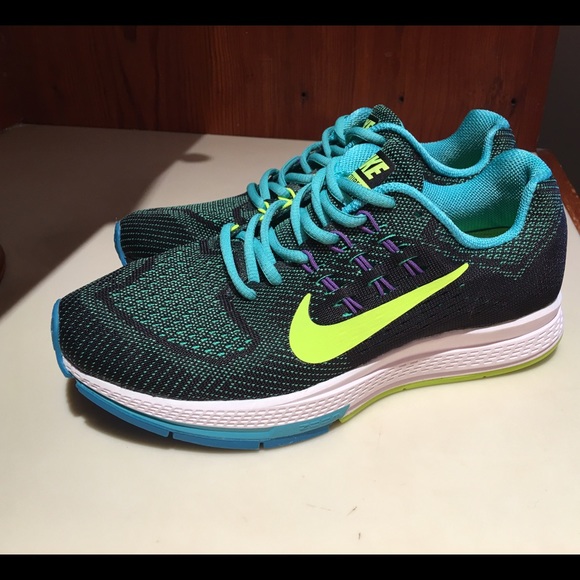 Nike Structure 18- New!