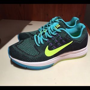 Nike Structure 18- New!