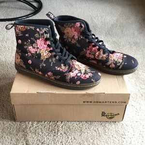 Dr. Martens Shoreditch in Victorian Flowers