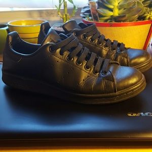 Black Stan Smith Tennis Shoes