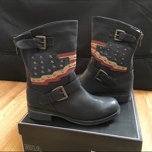NWOT - MIA Soliderr American Flag Boot