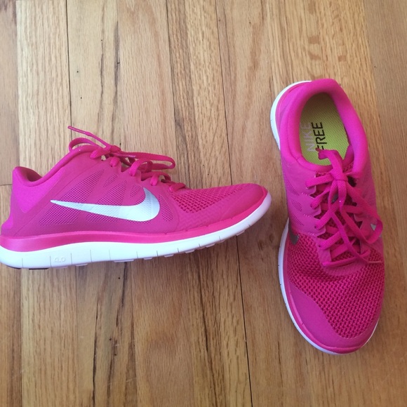 Nike Shoes - NEW Nike Free 4.0 V4 Sneakers