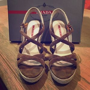 Prada Wedge-size 38. It's the Calzature Donna.