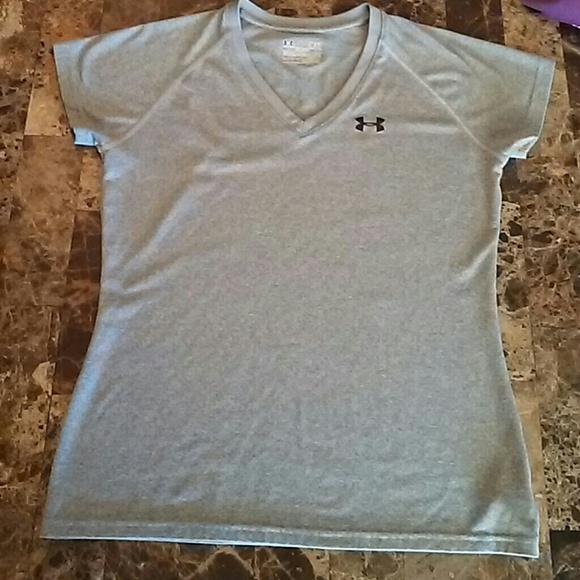 Sold in Bundle Under Armour t-shirt