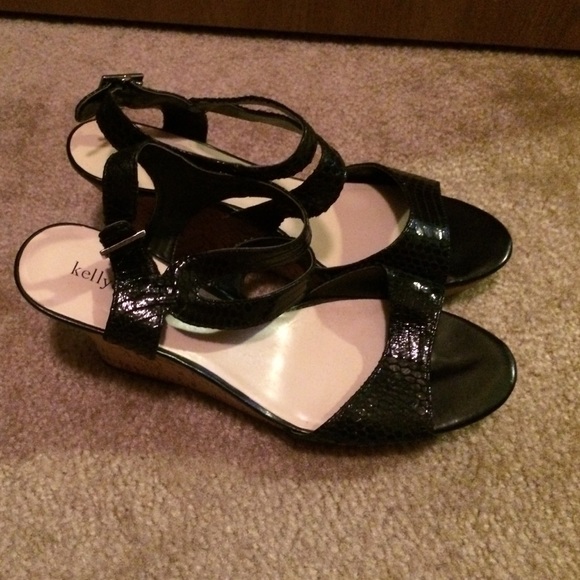 Black wedges!