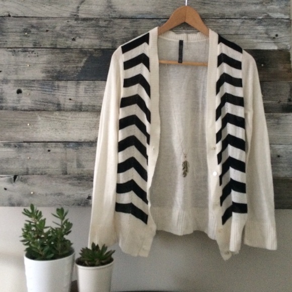 Absolutely Sweaters - BOGO SALE! 💕 Black White Chevron Striped Cardigan