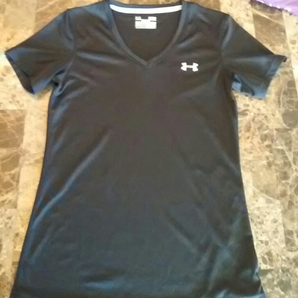 Sold in Bundle Under Armour t-shirt