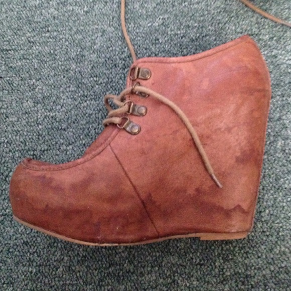 Wedge - Picture 2 of 3