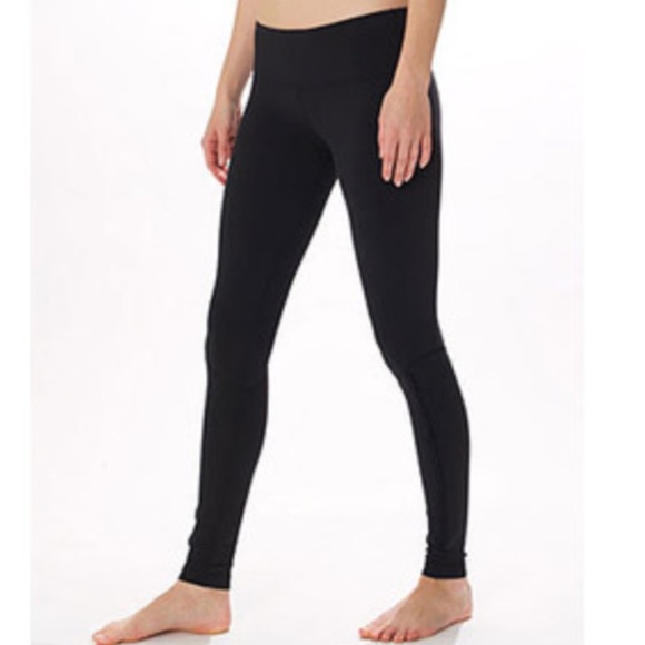 Lululemon Wunder Unders - size 4