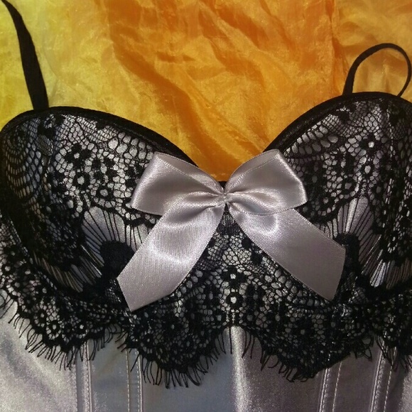 Silver Gray & Black Lace Trim Corset with String - Picture 4 of 4