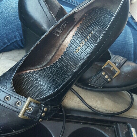 Dress shoes