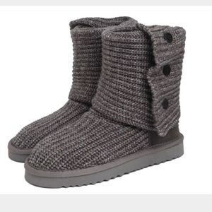 GRAY UGGS SIZE 8