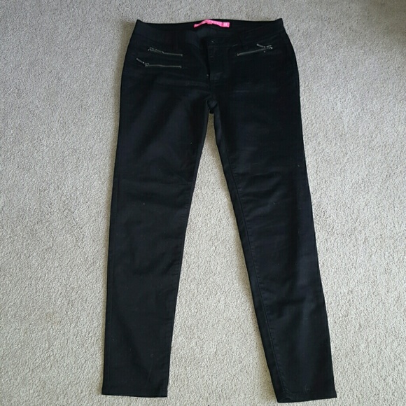 🚫SOLD 🚫Black skinny jeans with zipper detail