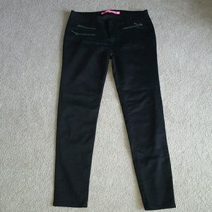 🚫SOLD 🚫Black skinny jeans with zipper detail