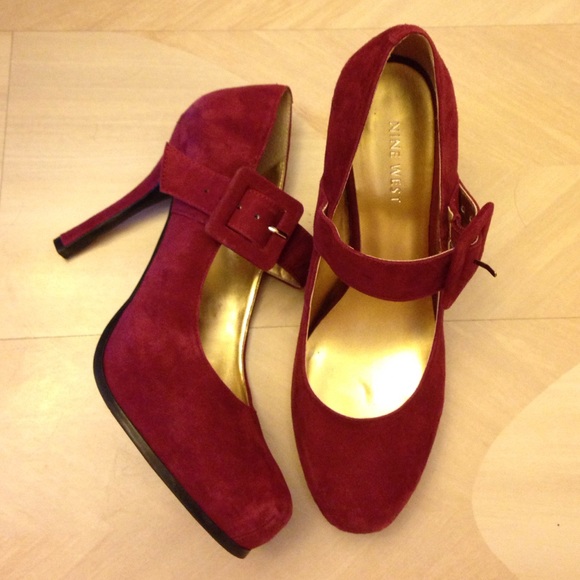 NINE WEST Strappy Magenta Pumps