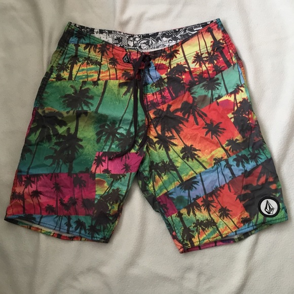 Men's Volcom trunks