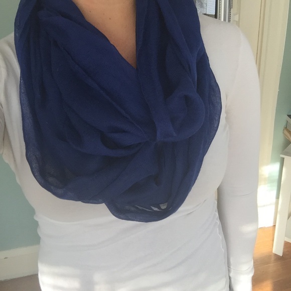 Three solid colored scarves - Picture 2 of 3