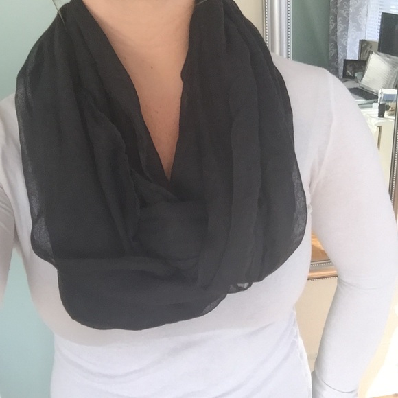 Three solid colored scarves - Picture 3 of 3