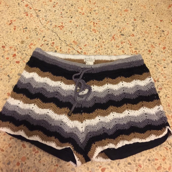 Forever21 crotchet shorts