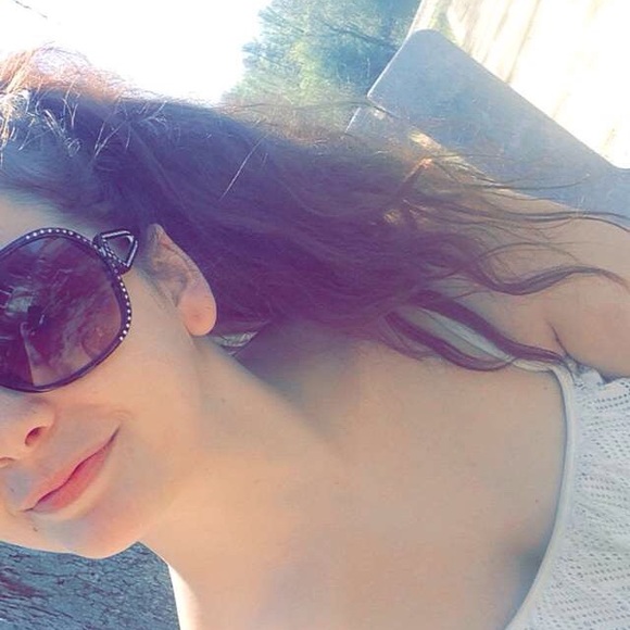 Meet your Posher, Brooke - Picture 2 of 2