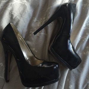 Steve Madden Black Pumps