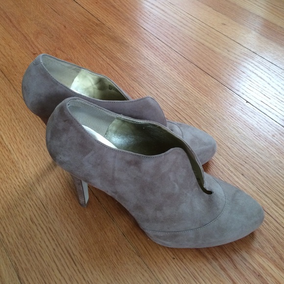 Banana republic suede heels