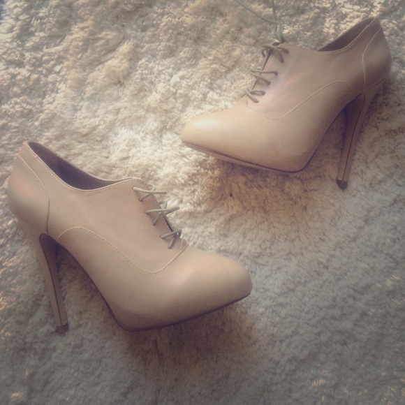 Laces, Nude Aldo high heels size 38.