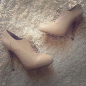 Laces, Nude Aldo high heels size 38.