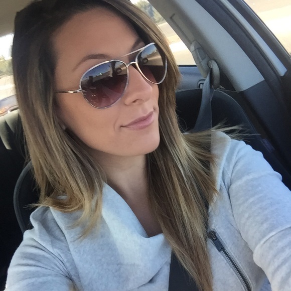 Meet your Posher, Crystal - Picture 2 of 2