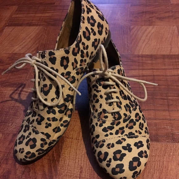 *SOLD*Leopard-Print Suede Gianni Bini Dressy Flats