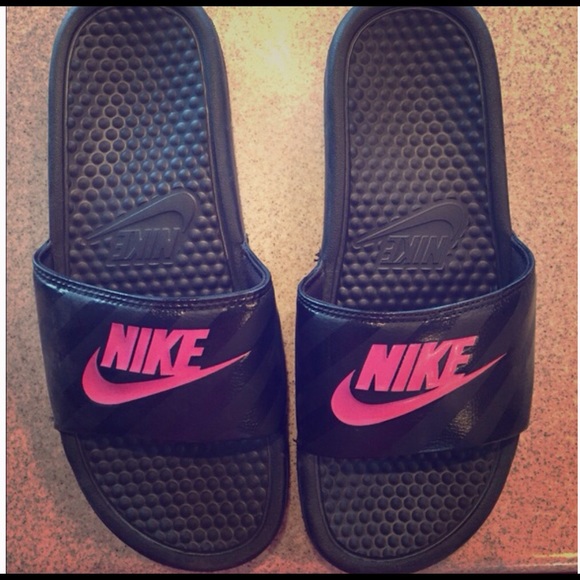 Nike sandals - Picture 1 of 1