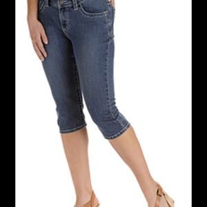 NWT Lee Capri Jeans
