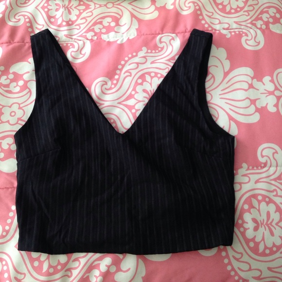 Forever 21 crop top with pinstripe detail - Picture 1 of 2