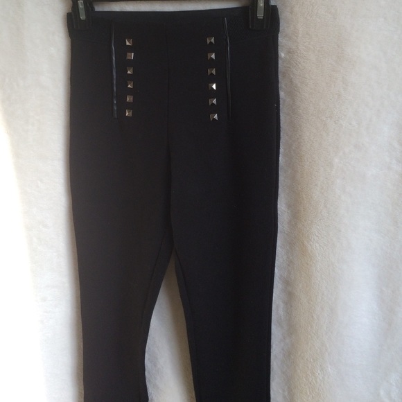 High waisted black legging.