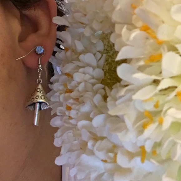 Mushroom Earrings - Picture 3 of 3
