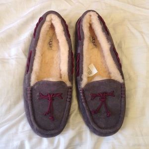 Woman's UGG Dakota Moccasins (Charcoal)