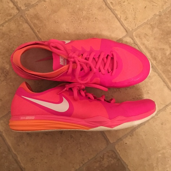 Nike size 8 dual fusion like new
