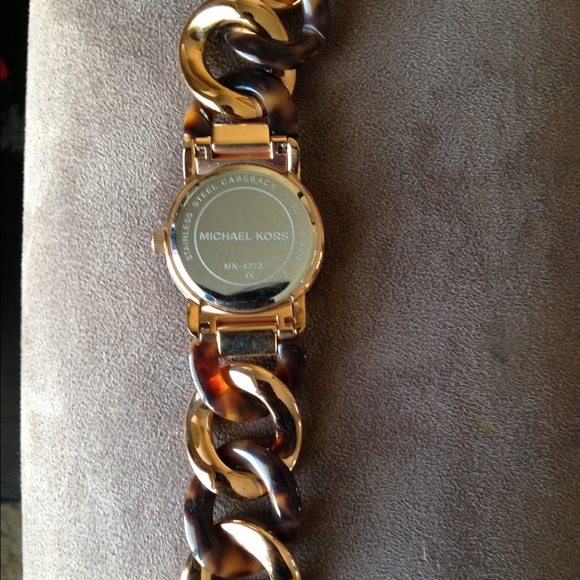Michael Kors Rose Gold Watch - Picture 3 of 3