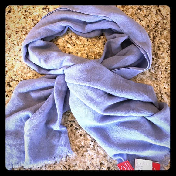 NWT Oscar de la Renta periwinkle scarf/wrap