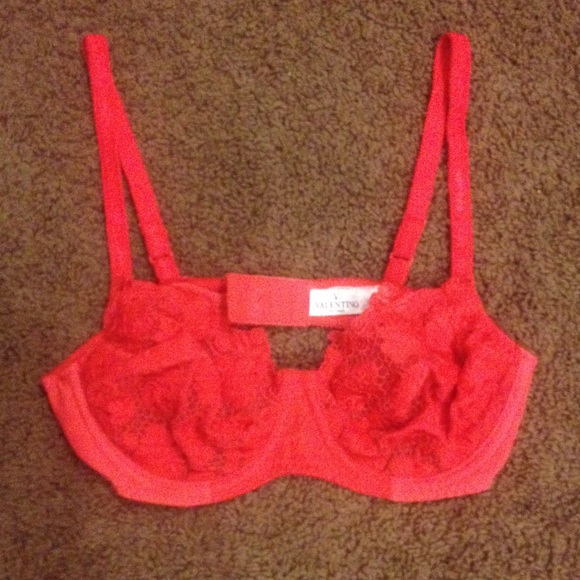 💋 Vintage Valentino Lace Bra Size 34C