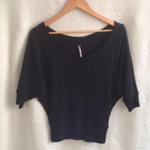 Quarter sleeve sweater.
