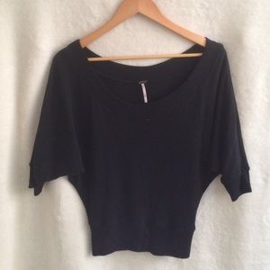 Quarter sleeve sweater.