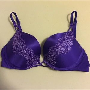 Victoria Secret Bombshell.Color: Purple.Size: 32C.