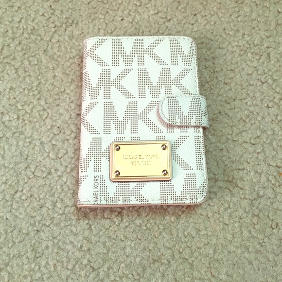 Michael Kors Handbags - MK passport/wallet