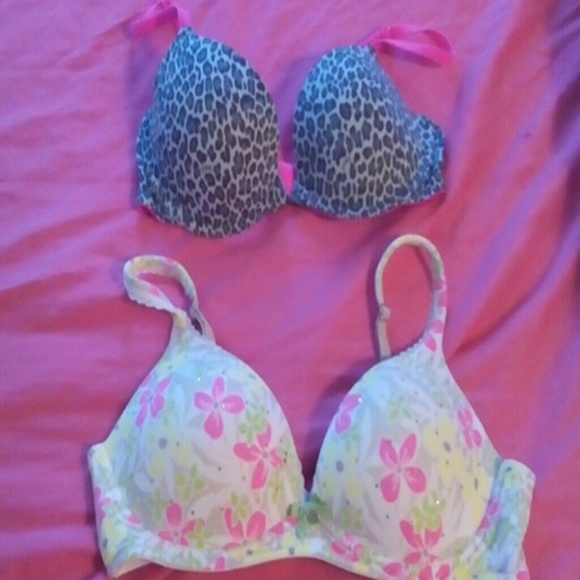 2 Victoria's secret bras - Picture 1 of 4