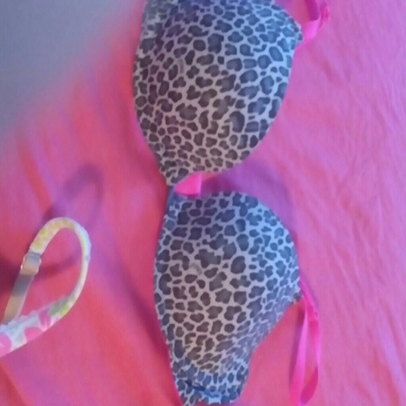 2 Victoria's secret bras - Picture 2 of 4