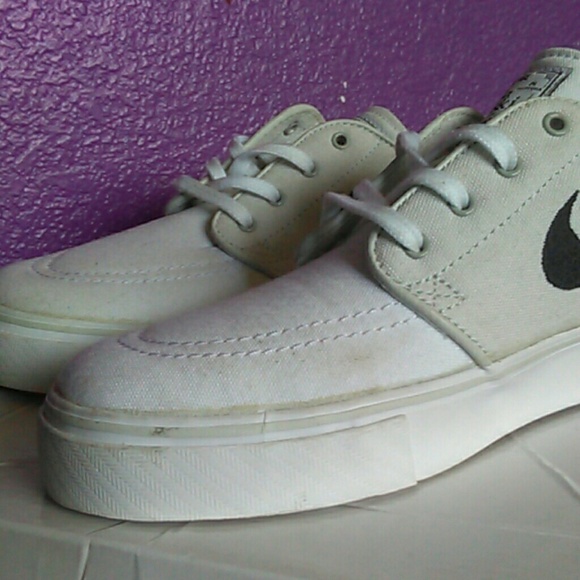 Nike - Picture 3 of 4